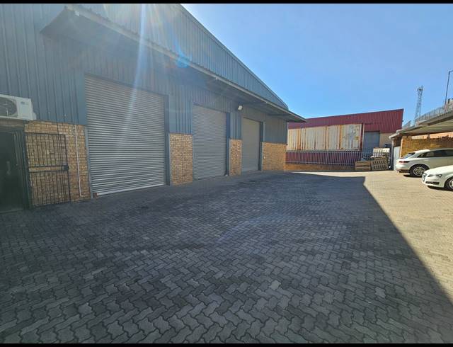 1,280M² WAREHOUSE FOR SALE IN NORTH RIDING